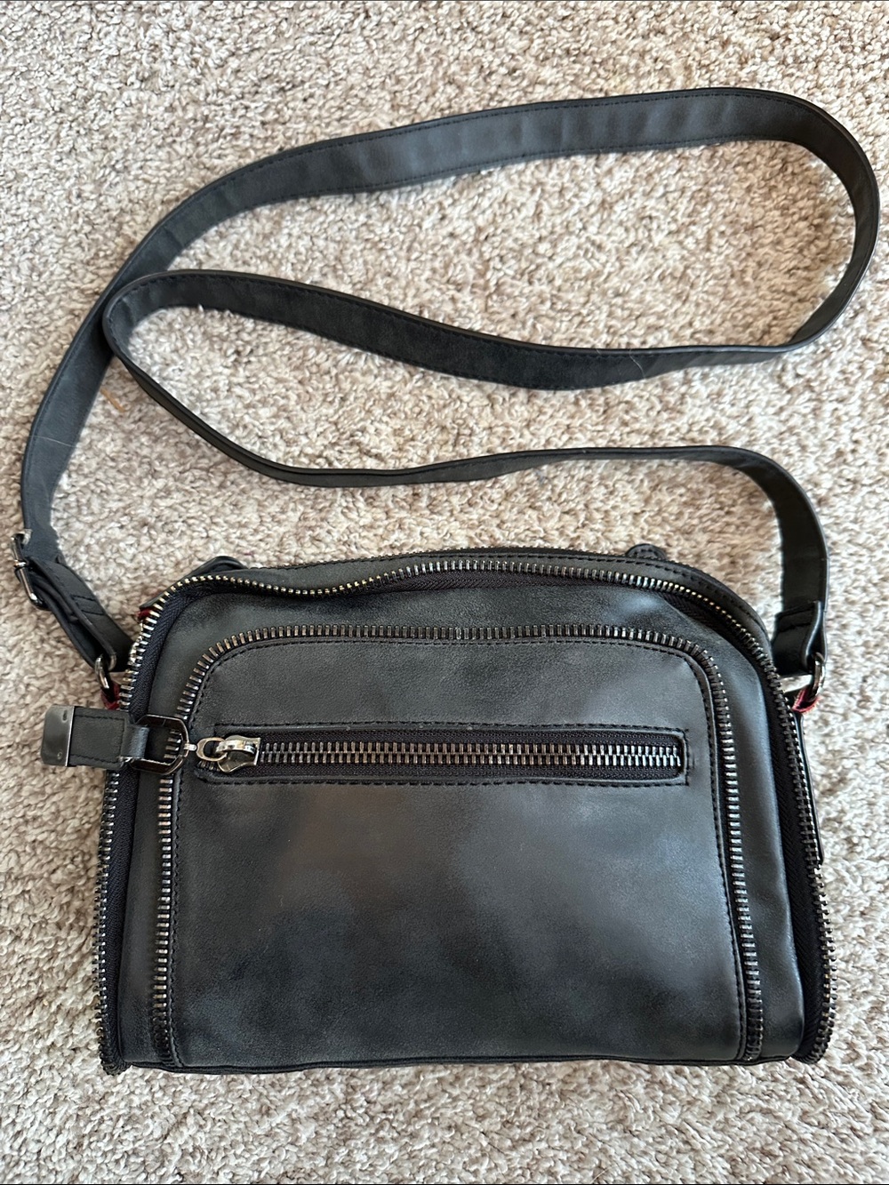 Nicole Miller GUC soft black crossbody with multiple compartments. Zipper trim
